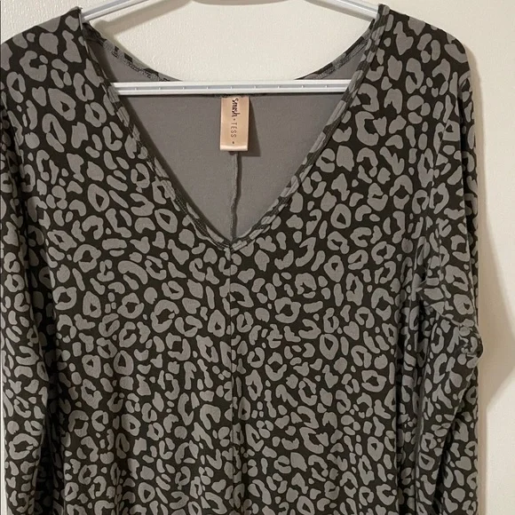 Smash + Tess Lexi Leopard Romper Size Small - Picture 2 of 9